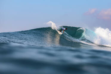 Surfer, Bali, Indonesien - KNTF04302