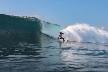 Surfer, Bali, Indonesien - KNTF04303