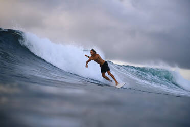 Surfer, Bali, Indonesien - KNTF04317