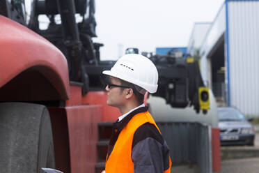 Worker with helmet near a crane - CAVF74572