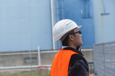 Worker with helmet near a gas tank - CAVF74573