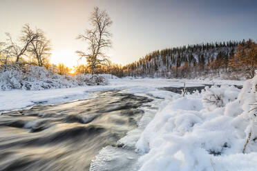 Fluss im Winter - JOHF07800