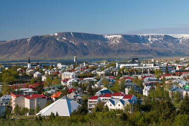 Blick von oben über Reykjavik, Island - MINF13595