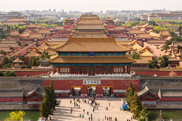 Blick auf die Verbotene Stadt in Peking, China - MINF13612