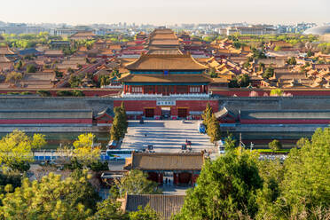 Blick auf die Verbotene Stadt in Peking, China - MINF13614