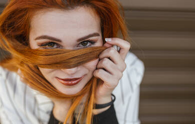 Portrait of redheaded young woman - LJF01297