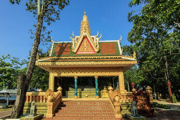 Schlafender Buddha-Pavillon im Wat Traeuy Kaoh-Tempel auf der Fischinsel gegenüber dem alten Kolonialhafen, Kampot, Kambodscha, Indochina, Südostasien, Asien - RHPLF13718