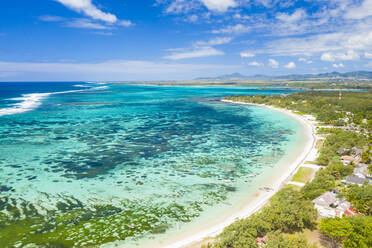 Öffentlicher Strand am türkisfarbenen Indischen Ozean, Luftaufnahme, Poste Lafayette, Ostküste, Mauritius, Indischer Ozean, Afrika - RHPLF13767