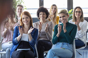 Businesswomen clapping hands during a training - JSRF00895