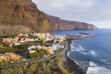 Spain, Canary Islands, La Gomera, Valle Gran Rey, Aerial view of Vueltas and port - SIEF09502