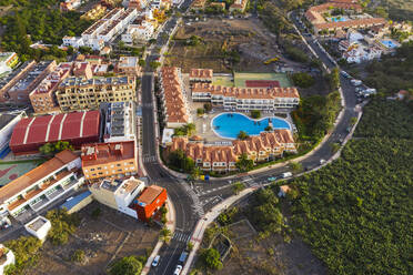 Spanien, Kanarische Inseln, La Gomera, Valle Gran Rey, Borbalan, Luftaufnahme einer Appartementanlage - SIEF09503
