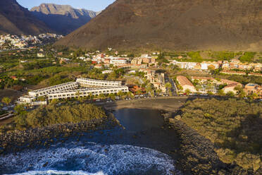 Spain, Canary Islands, La Gomera, Valle Gran Rey, La Puntilla, Aerial view of Charco del Conde Bay - SIEF09504