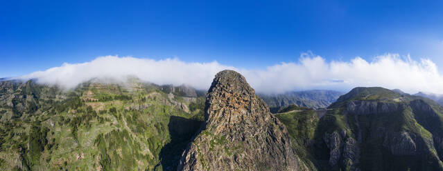 Spanien, Kanarische Inseln, La Gomera, Monumento Natural de los Roques, Luftaufnahme des Roque de Agando - SIEF09518