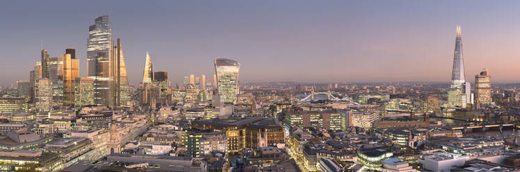 City of London, Square Mile, Panorama zeigt fertiggestellten 22 Bishopsgate Tower, London, England, Vereinigtes Königreich, Europa - RHPLF13803