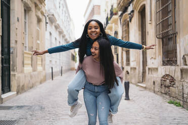 Two happy young women having fun in the city - MPPF00508