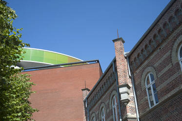 ARoS Aarhus Kunstmuseum mit einer Installation von Olafur Eliasson, Aarhus, Dänemark - GISF00520