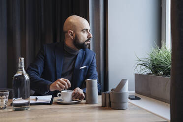 Businessman working in a cafe - AHSF01863