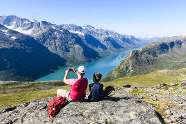 Hikers at lake taking picture - JOHF07961