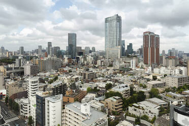 Blick auf das Stadtbild von Fukuoka von einer Dachterrasse aus. - MINF13708