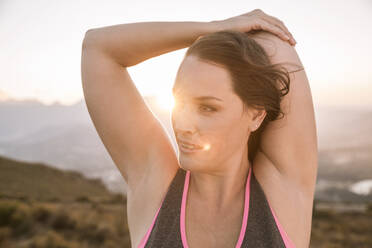 Portrait of Plus-Size-Model doing sports in the countryside at sunset - SDAHF00204