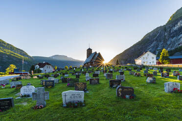 Friedhof bei der Kirche - JOHF08365