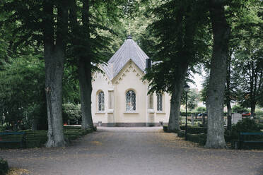 Kleine Kapelle im Wald - JOHF08548