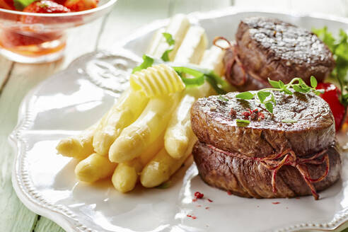 White asparagus and beef fillet on plate in restaurant - DREF00047