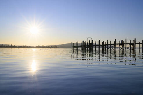 Germany, Baden-Wurttemberg, Constance district, Allensbach, Jetty on Lake Constance at sunset - ELF02142