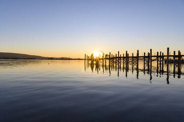 Germany, Baden-Wurttemberg, Constance district, Allensbach, Jetty on Lake Constance at sunset - ELF02143