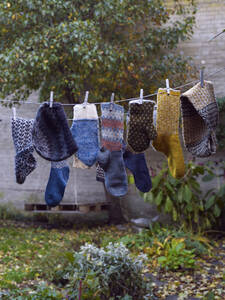Wäsche auf der Wäscheleine - JOHF08871