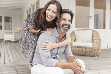 Happy couple on veranda of a vacation home - SDAHF00578