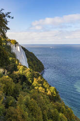 Deutschland, Mecklenburg-Vorpommern, Insel Rügen, Nationalpark Jasmund, Kreidefelsen und Ostsee - WDF05780