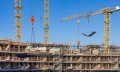 Deutschland, Baden-Württemberg, Stuttgart, Baustelle eines Mehrfamilienhauses - WDF05800