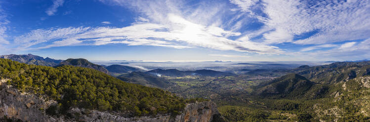 Spanien, Balearische Inseln, Alaro, Luftaufnahme des Puig dAlaro in der Serra de Tramuntana - SIEF09528