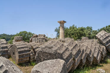 Griechenland, Olympia, Ruinen des antiken Zeus-Tempels - MAMF01178