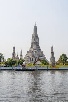 Wat Arun am Fluss Chao Phraya, Bangkok, Thailand - CHPF00640