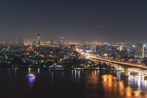 Stadtansicht bei Nacht, Rama III Brücke, Bangkok, Thailand, lizenzfreies Stockfoto