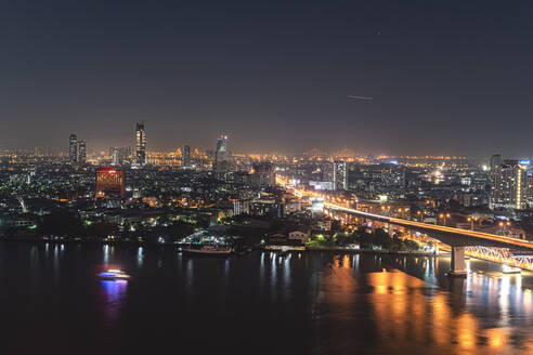 Stadtansicht bei Nacht, Rama III Brücke, Bangkok, Thailand - CHPF00650