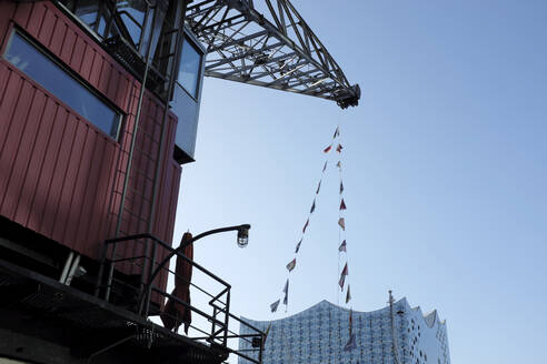 Hafenkran und Elbphilharmonie, Hamburg, Deutschland - GISF00540