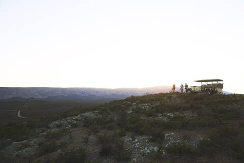 Safari-Reisegruppe ruhige abgelegene Hügel Südafrikas, lizenzfreies Stockfoto