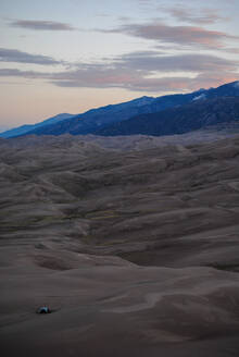 Berge und Sanddünen Sonnenaufgang - CAVF74975