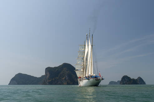 Kreuzfahrtschiff Star Clipper in der Bucht von Phang Nga, Thailand - ISF23779