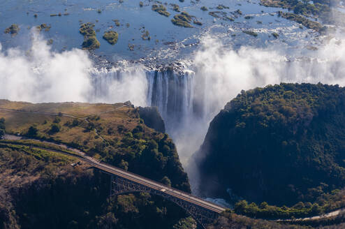 Panoramablick auf die Victoriafälle, Sambesi-Fluss, Simbabwe - ISF23814
