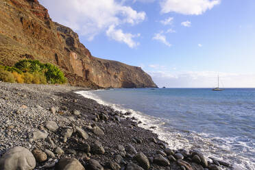 Spanien, La Gomera, Valle Gran Rey, Felsiger Küstenstrand der Insel La Gomera - SIEF09556