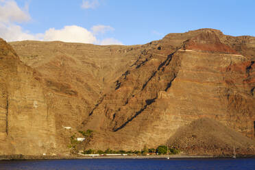 Spain, La Gomera, Valle Gran Rey, Brown coastal cliff of La Gomera island - SIEF09557