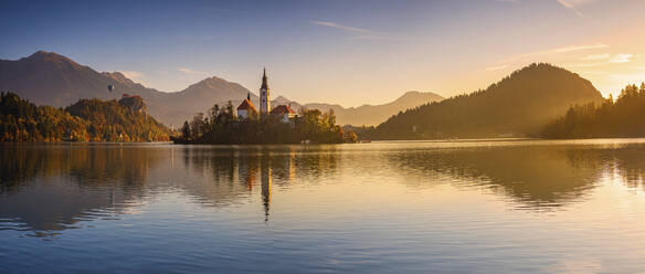 Slovenia, Bled, Panorama of Lake Bled at sunrise - HAMF00591