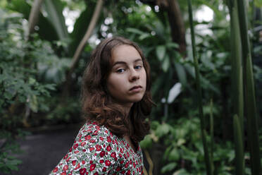 Portrait of female teenager in Botanical Garden - OGF00158