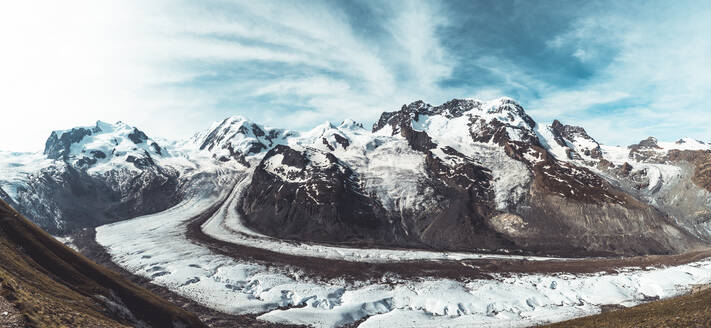 Gletscherpanorama vor 4000er Gipfeln in der Schweiz - CAVF75059