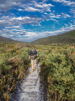 Ein Wanderer im Wilson Promontory National Park - CAVF75220