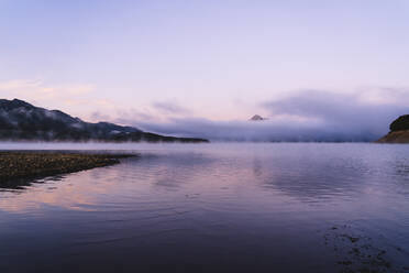 Stausee von Riano am Abend, Leon, Spanien - DGOF00450